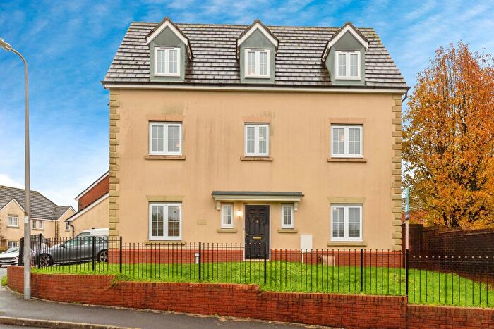 5 Bedroom Detached House For Sale In Llwyn Yr Eos, Carmarthen, SA31