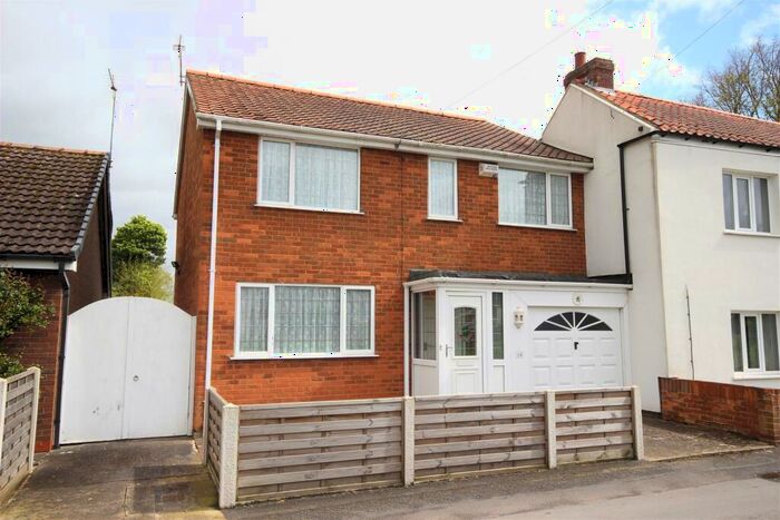 3 Bedroom Semi-Detached House For Sale In Canal Side East, Newport, HU15