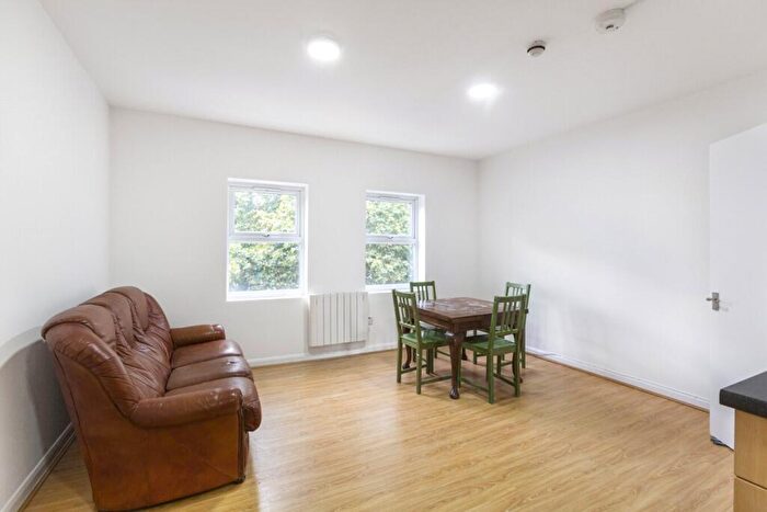 2 Bedroom Apartment To Rent In Kingsland Road, London, E8