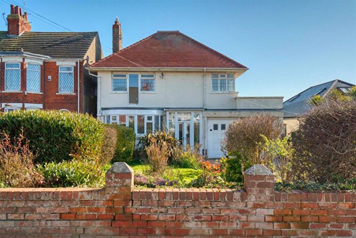 3 Bedroom Detached House For Sale In Hollym Road, Withernsea, HU19