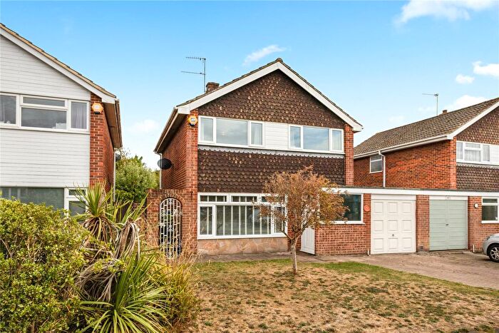 3 Bedroom Detached House For Sale In West End, Woking, Surrey, GU24