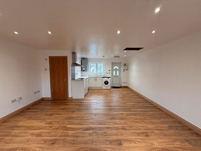 Studio To Rent In Belfast Avenue, Slough, SL1
