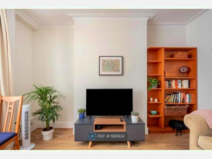 1 Bedroom Flat To Rent In Mill Hill Road, London, W3