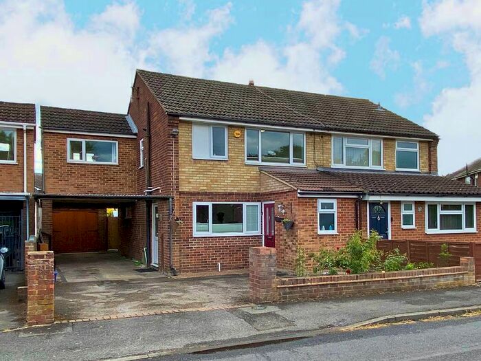 4 Bedroom Semi-Detached House To Rent In Beta Road, Farnborough, GU14
