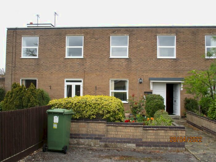 2 Bedroom Flat To Rent In Glen Drive, Oakham, LE15