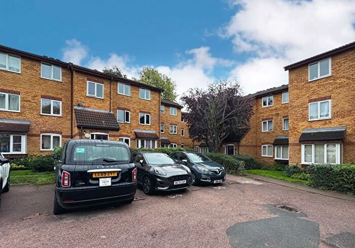 1 Bedroom Flat For Sale In Greenway Close, Muswell Hill, London, N11