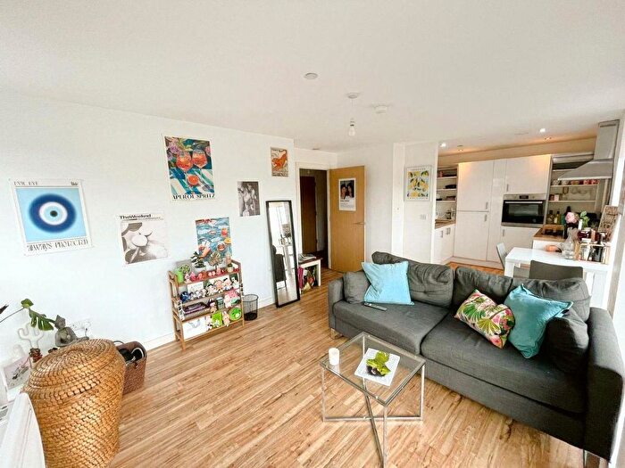 2 Bedroom Flat For Sale In Michigan Point, Salford, M50