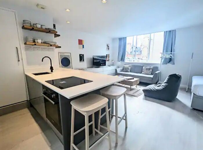 Apartment To Rent In Sun House, Bennetts Hill, B2