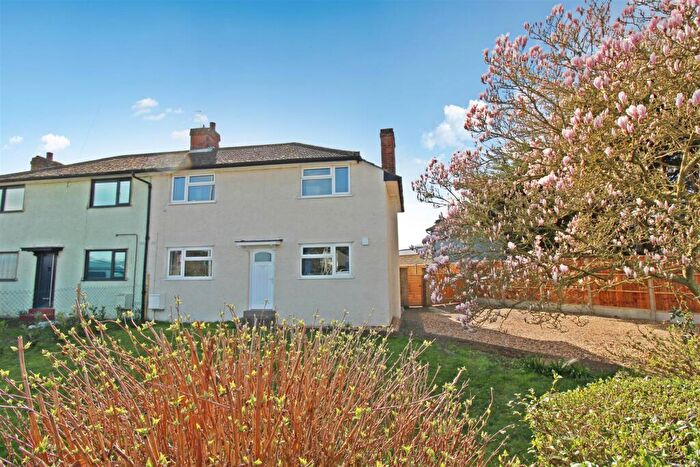 3 Bedroom Semi Detached House For Sale In Orchard Road, Beeston., SG19