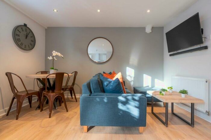 3 Bedroom Flat To Rent In Portland Road, Nottingham, NG7