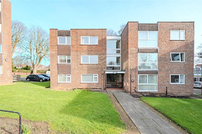 1 Bedroom Flat For Sale In Kingsway Court, Leeds, West Yorkshire, LS17