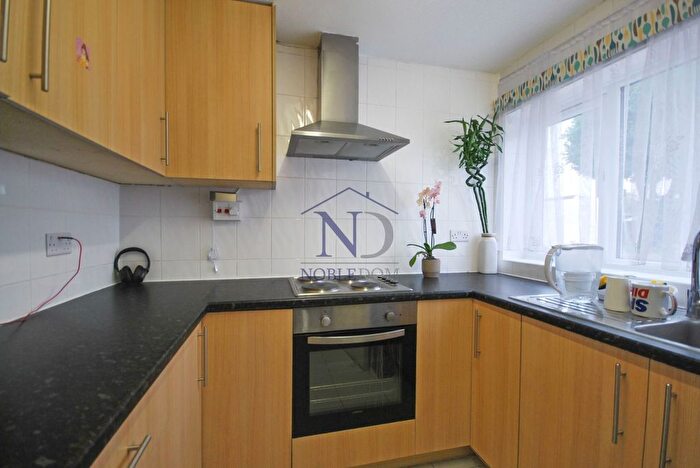 3 Bedroom End Terrace House To Rent In Beechcroft Close, Hounslow, TW5