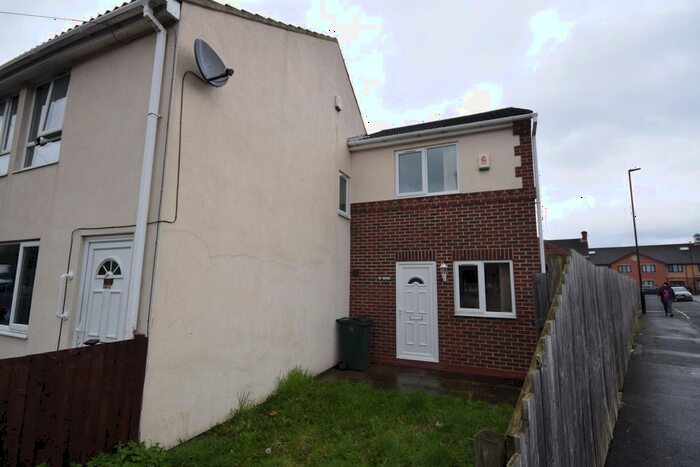 2 Bedroom End Of Terrace House To Rent In Ellis Crescent, New Rossington, Doncaster, DN11