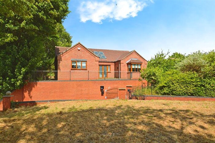 3 Bedroom Bungalow For Sale In Main Street, Grasby, DN38