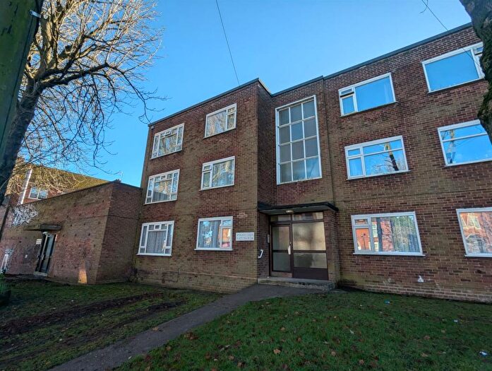 2 Bedroom Apartment To Rent In Wingate Close, Kings Norton, Birmingham, B30