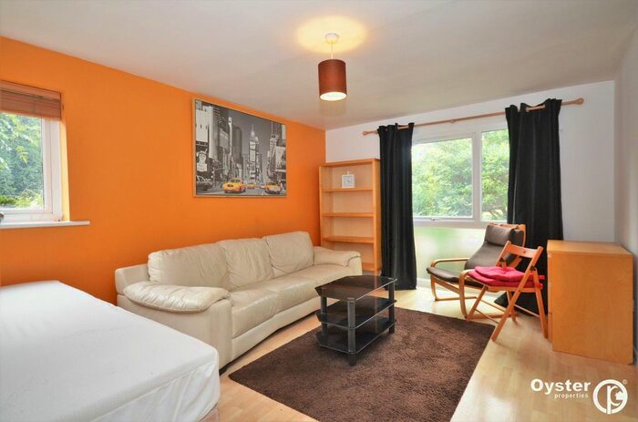 2 Bedroom Flat To Rent In Brunswick Park Road, Caversham Court, N11