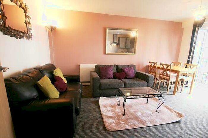 3 Bedroom Flat To Rent In Rialto Building, Melbourne Street, Newcastle Upon Tyne, NE1