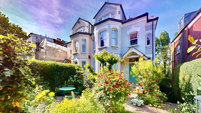 1 Bedroom Flat For Sale In Avenue Road, Highgate, N6