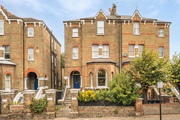 2 Bedroom Flat For Sale In Lordship Park, London, N16