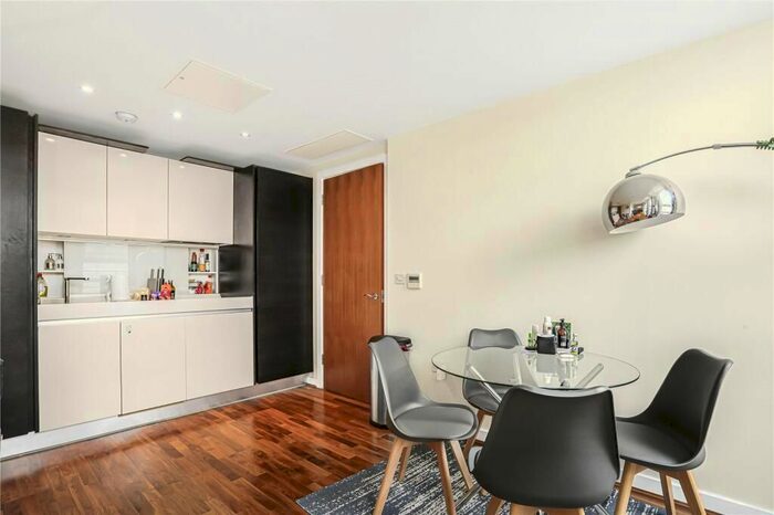 1 Bedroom Flat To Rent In Lamb's Passage, London, EC1Y