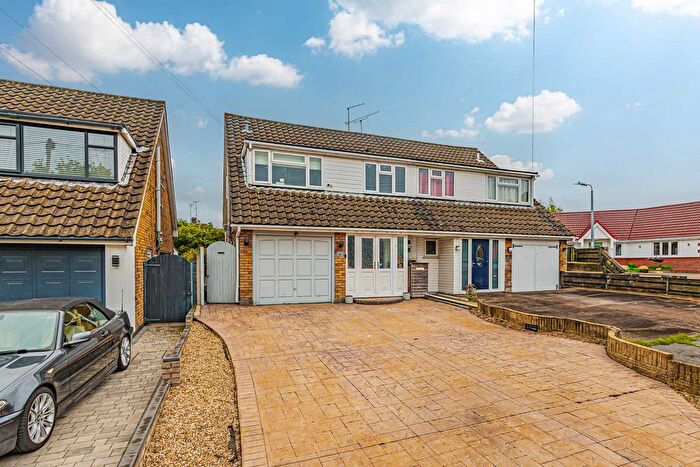 4 Bedroom Semi Detached House For Sale In Marshalls Close, Rayleigh, SS6