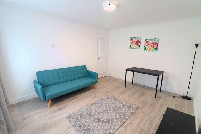 1 Bedroom Flat To Rent In Champneys, Upper Hitch, Carpenders Park, WD19