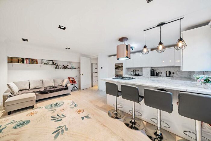 1 Bedroom Flat To Rent In Cumberland Mills Square, Isle Of Dogs, E14