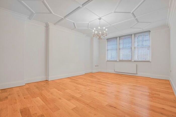 4 Bedroom Flat To Rent In Oakwood Court, London, W14