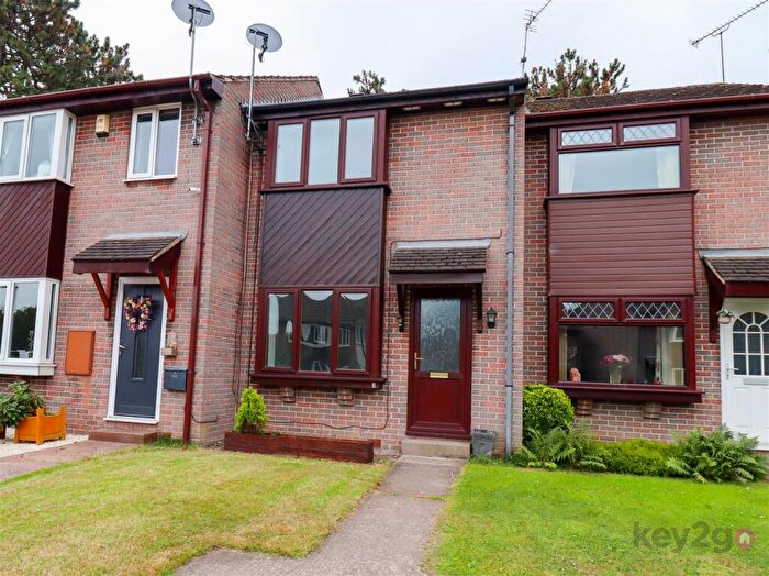 2 Bedroom Town House To Rent In Pritchard Close, Hackenthorpe, S12