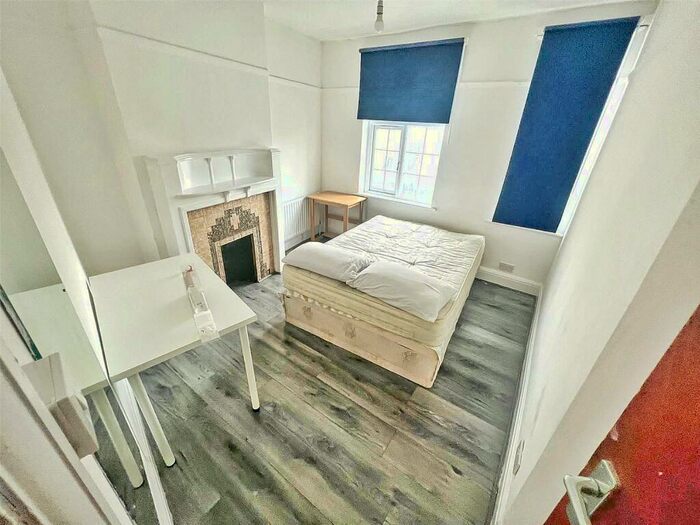 4 Bedroom Flat To Rent In Wick Road, London, E9