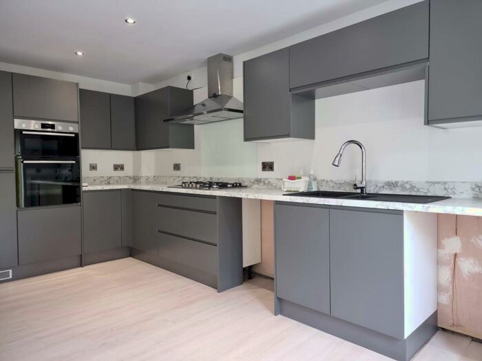 5 Bedroom House To Rent In Gilbert Close, Nottingham, Nottinghamshire, NG5