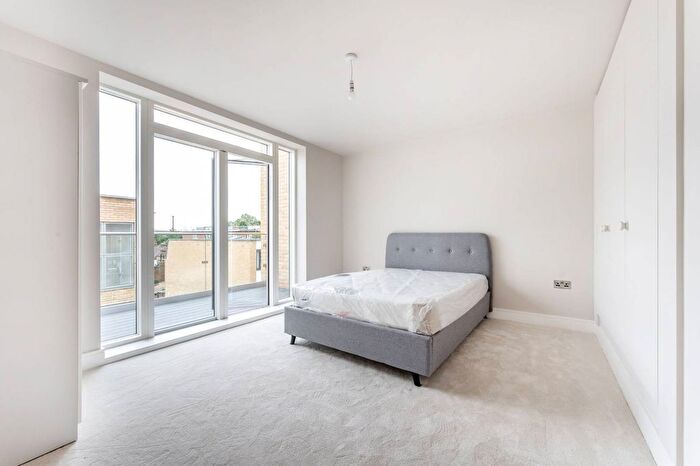 1 Bedroom Flat To Rent In Walworth Road, Elephant And Castle, London, SE17