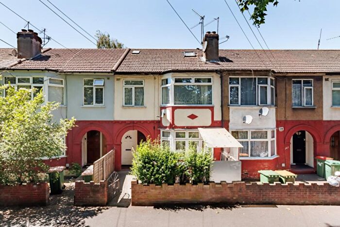 1 Bedroom Apartment For Sale In Gainsborough Avenue, E12