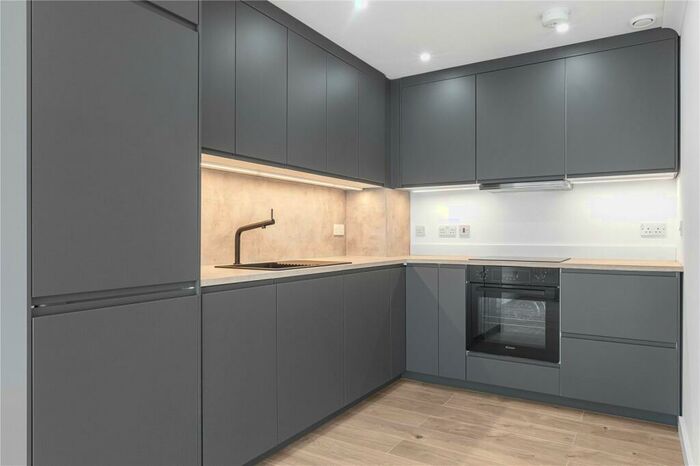 3 Bedroom Apartment To Rent In Island Row, London, E14