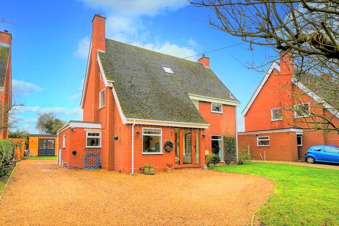 6 Bedroom Detached House For Sale In High Street, Conington, Cambridge CB23