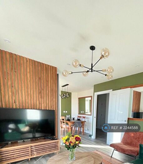 2 Bedroom Flat To Rent In Lawrence Weaver Road, Cambridge, CB3