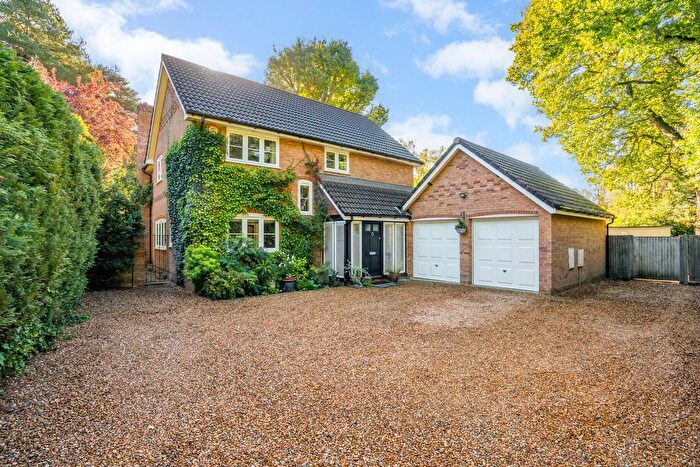 4 Bedroom Detached House For Sale In Hitches Lane, Fleet, GU51