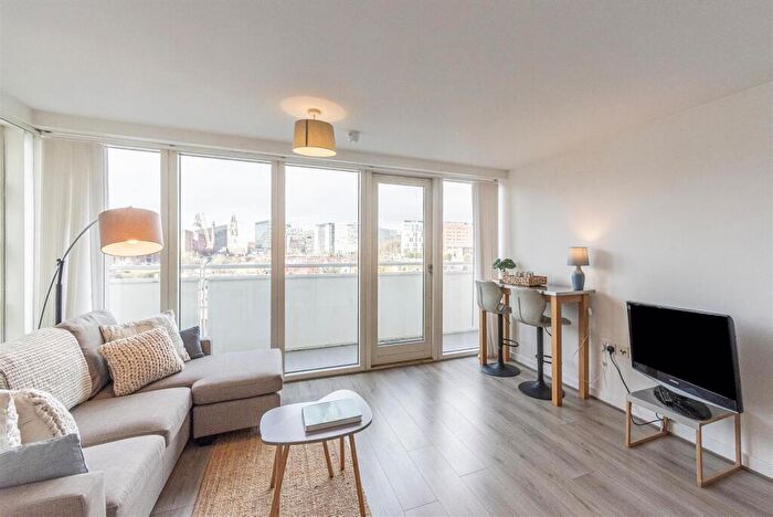 2 Bedroom Apartment To Rent In Royal Quay, Liverpool, L3