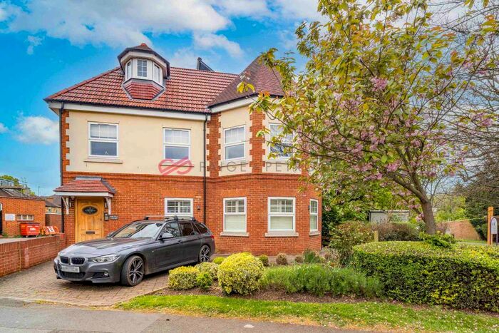 2 Bedroom Flat To Rent In Avenue Road, Pinner, HA5