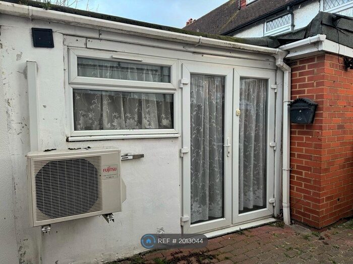 1 Bedroom Maisonette To Rent In Sycamore Avenue, London, W5