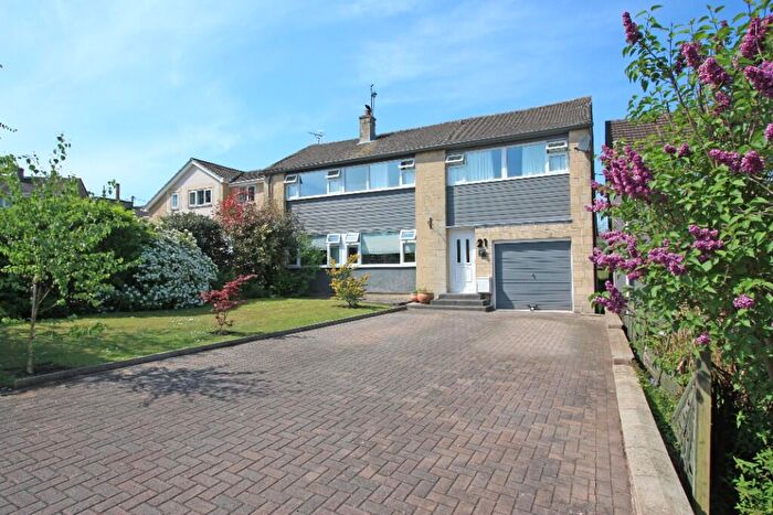 4 Bedroom Detached House For Sale In Grove Orchard, Highworth, SN6