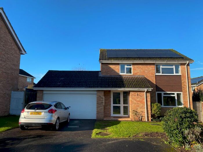 4 Bedroom Detached House To Rent In Bakers Close, Bishops Hull, Taunton, TA1