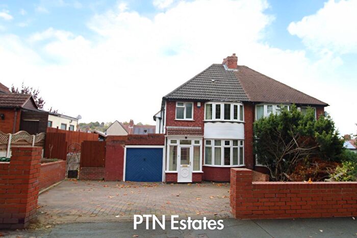 3 Bedroom Semi-Detached House To Rent In The Broadway, Dudley, DY1