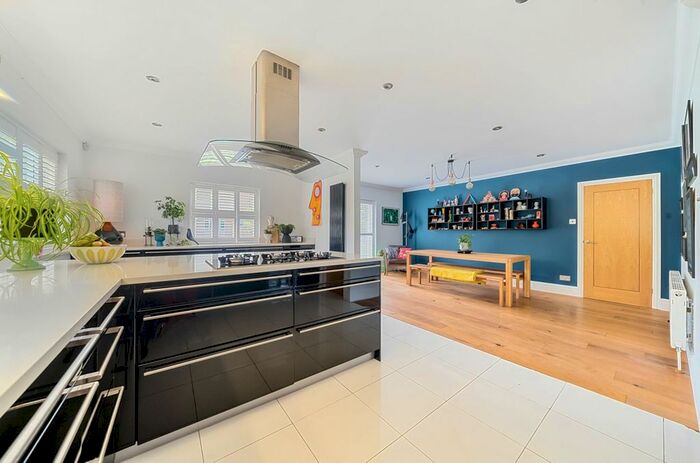 5 Bedroom Detached House For Sale In Molyneux Park Road, Tunbridge Wells, TN4