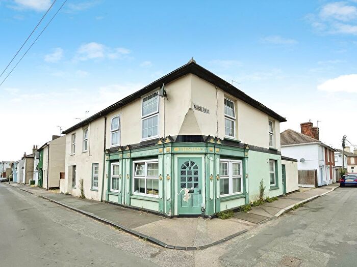 4 Bedroom Maisonette For Sale In Sydney Street, Brightlingsea, CO7