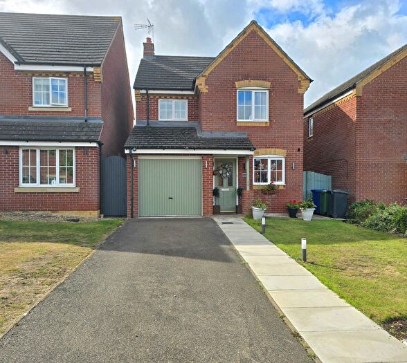 3 Bedroom Detached House For Sale In Woodlands, Grange Park, NN4