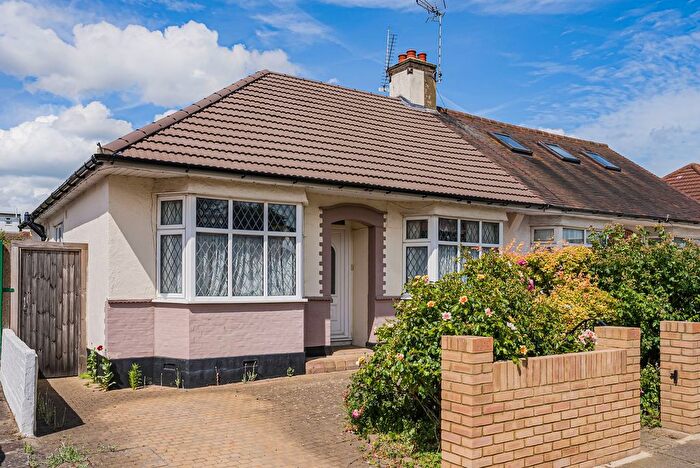 3 Bedroom Semi-Detached Bungalow For Sale In Stuart Road, Southend-On-Sea, SS2