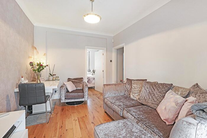 3 Bedroom End Of Terrace House For Sale In Clive Road, Enfield, EN1