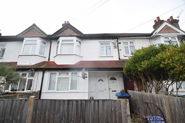 2 Bedroom Maisonette For Sale In Kimble Road, London, SW19