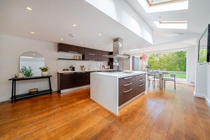 4 Bedroom Terraced House For Sale In Ravenswood Road, Balham, London, SW12